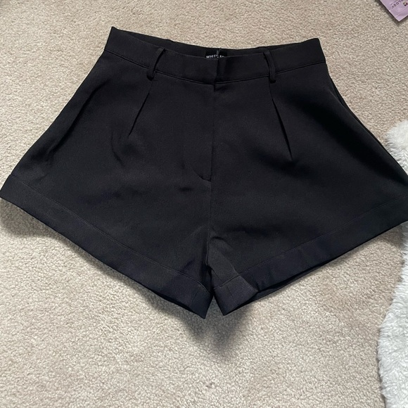 White Fox Boutique **Brand New Never Worn** Hey Vacay shorts in Black - Picture 2 of 4